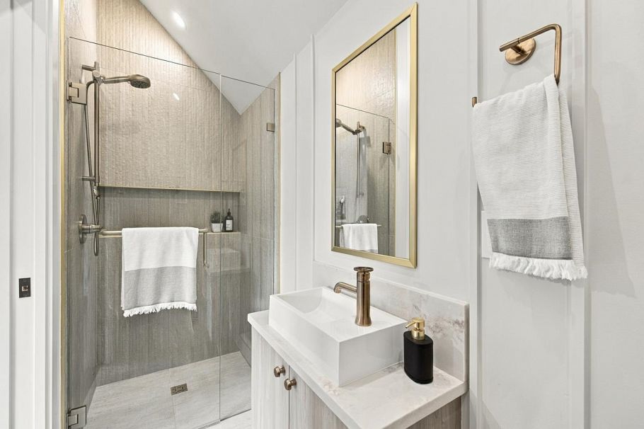3206 E Georgia Street Vancouver, BC - 29
