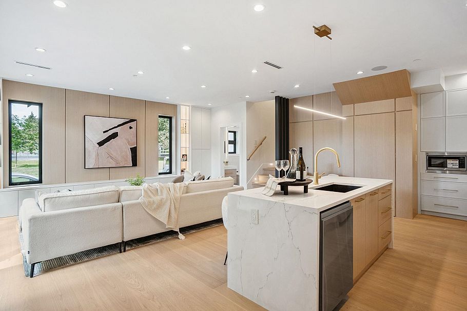 2307 E 3rd Avenue Vancouver, BC - 16