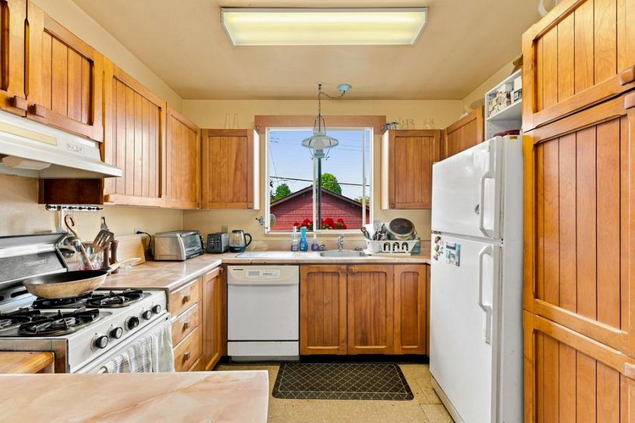 3017 E 17th Avenue Vancouver, BC - 8