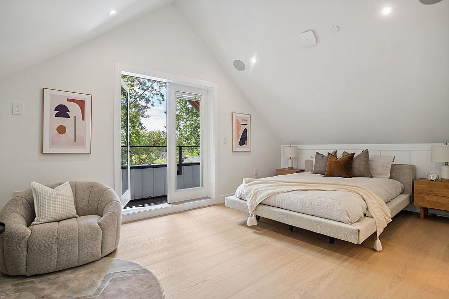 2307 E 3rd Avenue Vancouver, BC - 24