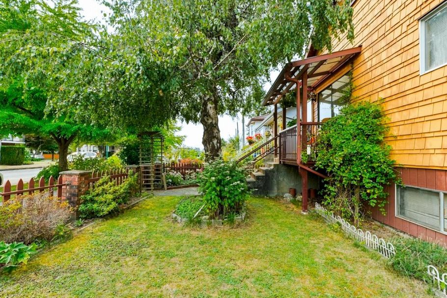 3017 E 17th Avenue Vancouver, BC - 30