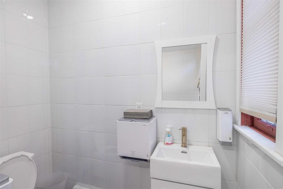 4355 Granville Street Vancouver, BC - 14