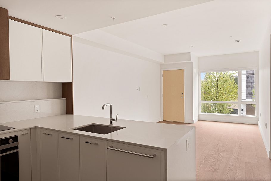 207 378 W 45th Avenue Vancouver, BC - 4