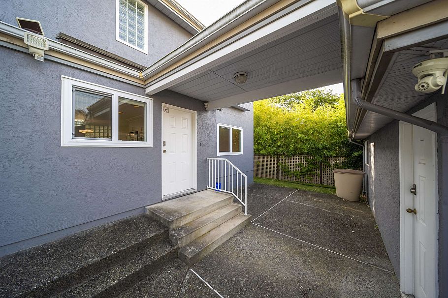 5483 Columbia Street Vancouver, BC - 5