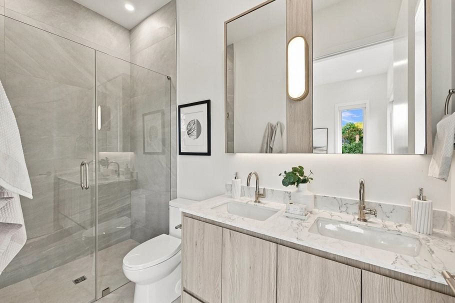 2 2509 Kitchener Street Vancouver, BC - 18