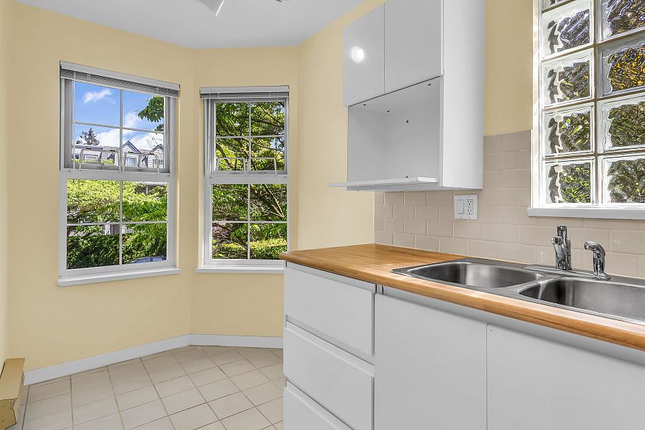 204 876 W 16th Avenue Vancouver, BC - 4