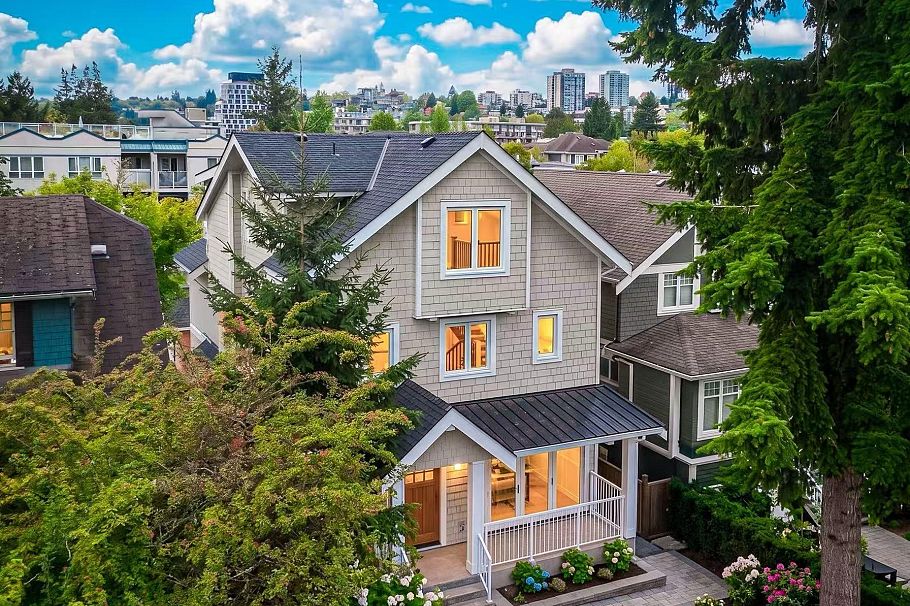 2 3638 W 3rd Avenue Vancouver, BC - 1