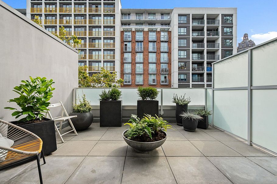 409 53 W Hastings Street Vancouver, BC - 5