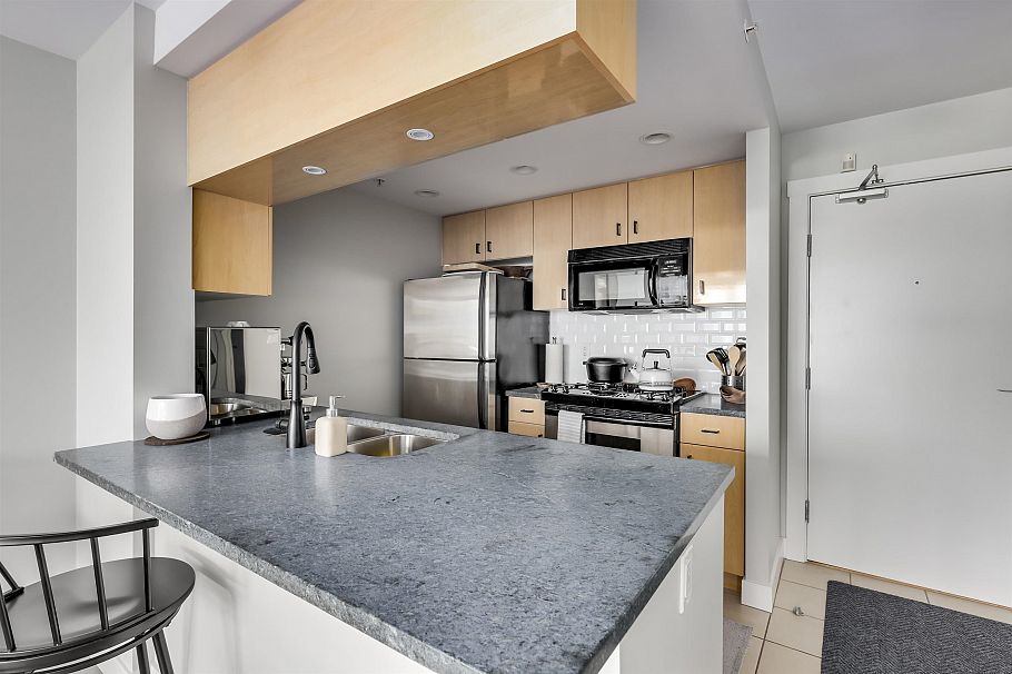 2802 1033 Marinaside Crescent Vancouver, BC - 8