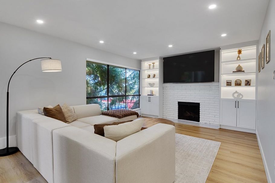 303 1877 W 5th Avenue Vancouver, BC - 1