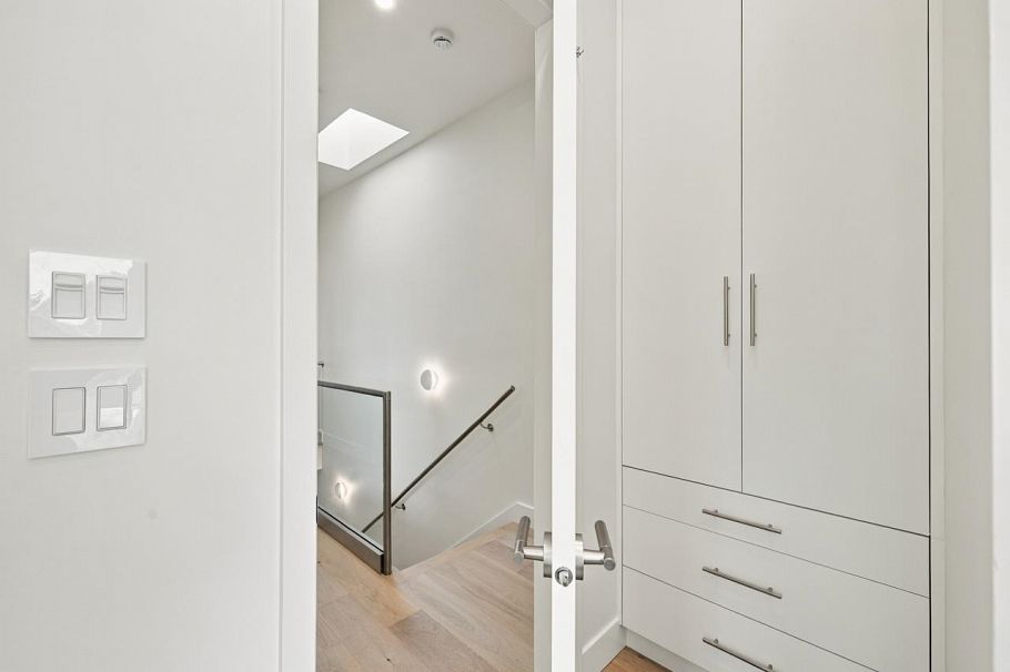 2 2509 Kitchener Street Vancouver, BC - 19