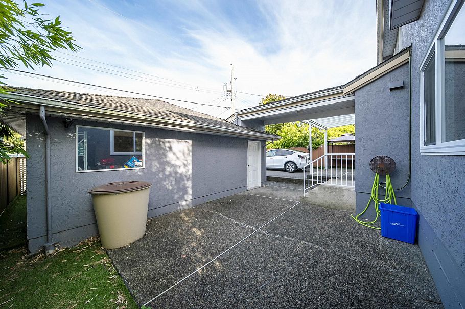 5483 Columbia Street Vancouver, BC - 6