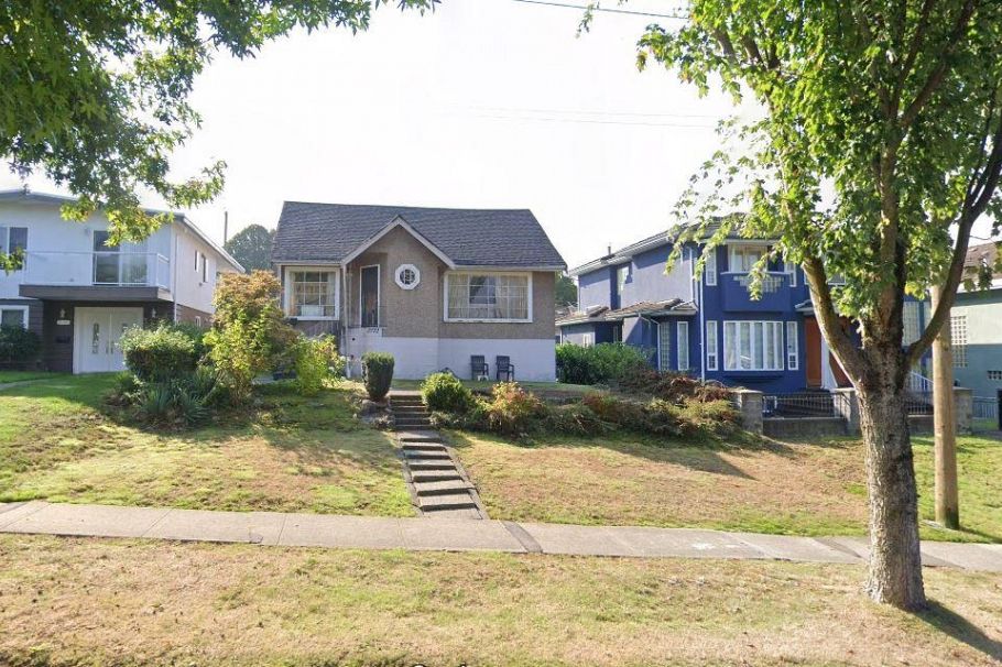 2772 E 5th Avenue Vancouver, BC - 1