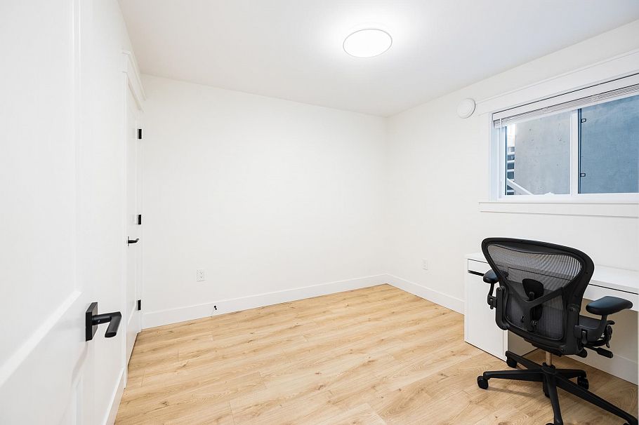 1750 Dempsey Road North Vancouver, BC - 36