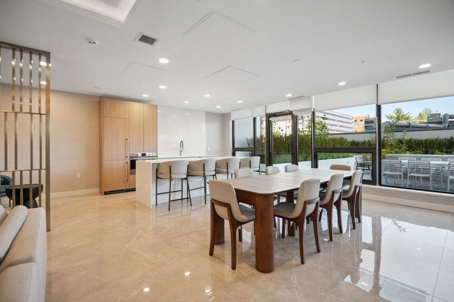 1004 135 E 13th Street North Vancouver, BC - 22
