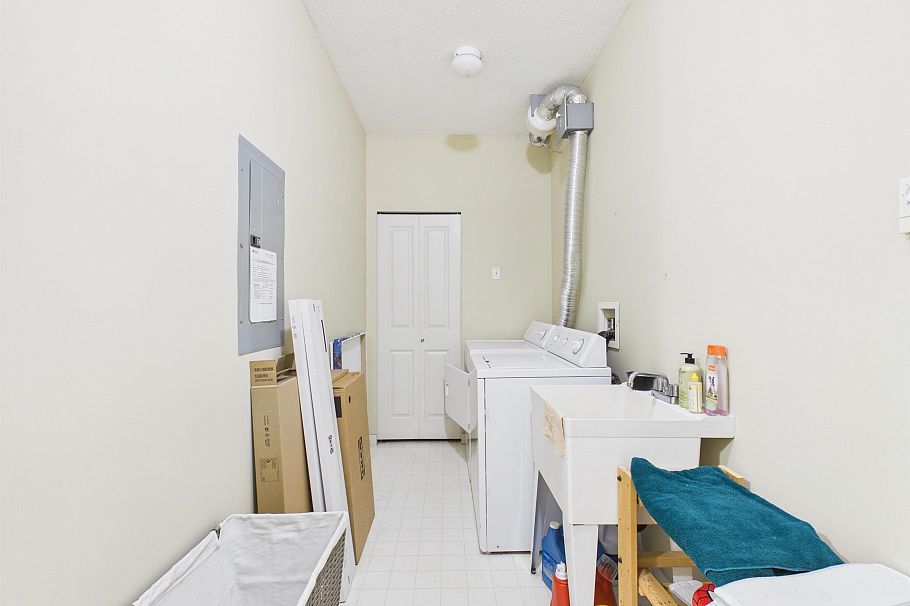 6222 Logan Lane Vancouver, BC - 6