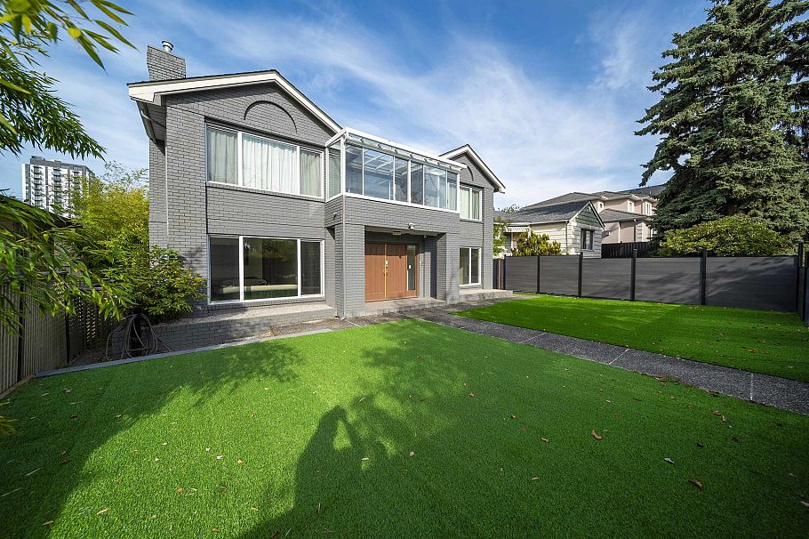 5483 Columbia Street Vancouver, BC - 3