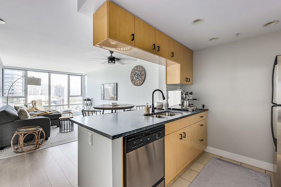 2802 1033 Marinaside Crescent Vancouver, BC - 9