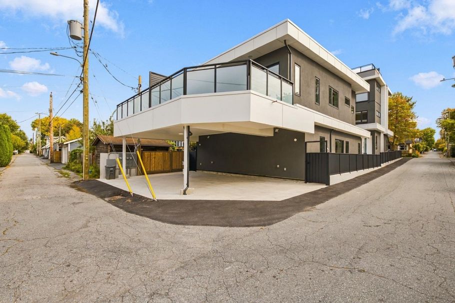 2 2509 Kitchener Street Vancouver, BC - 27