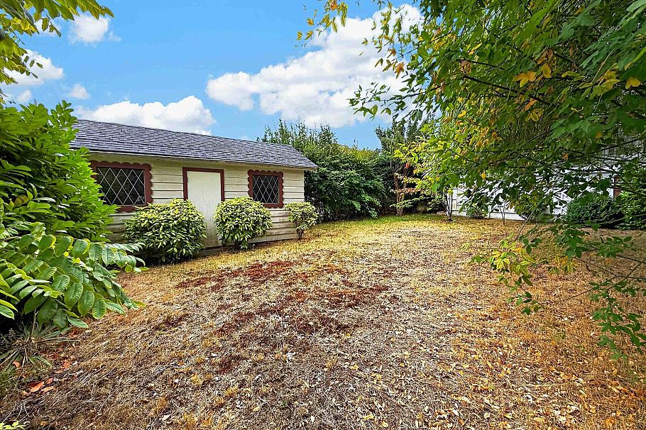 3660 E 22nd Avenue Vancouver, BC - 2