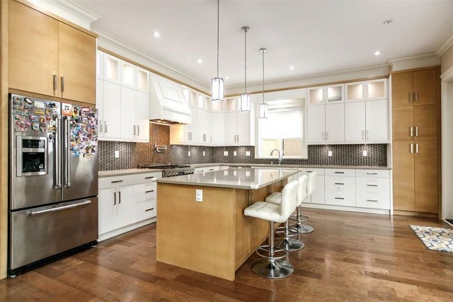1132 Cloverley Street North Vancouver, BC - 1