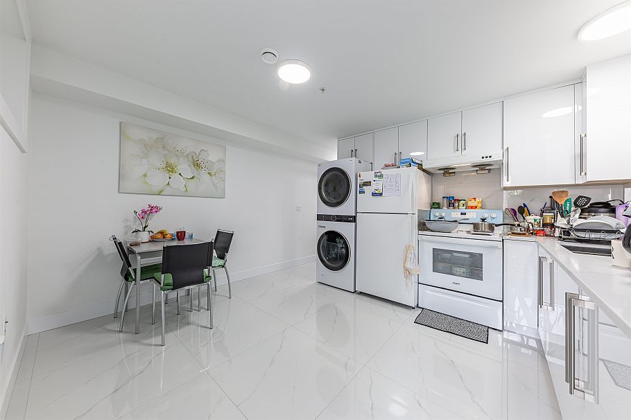 2975 E 42nd Avenue Vancouver, BC - 33