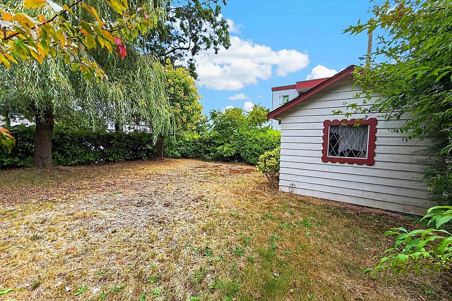 3660 E 22nd Avenue Vancouver, BC - 4