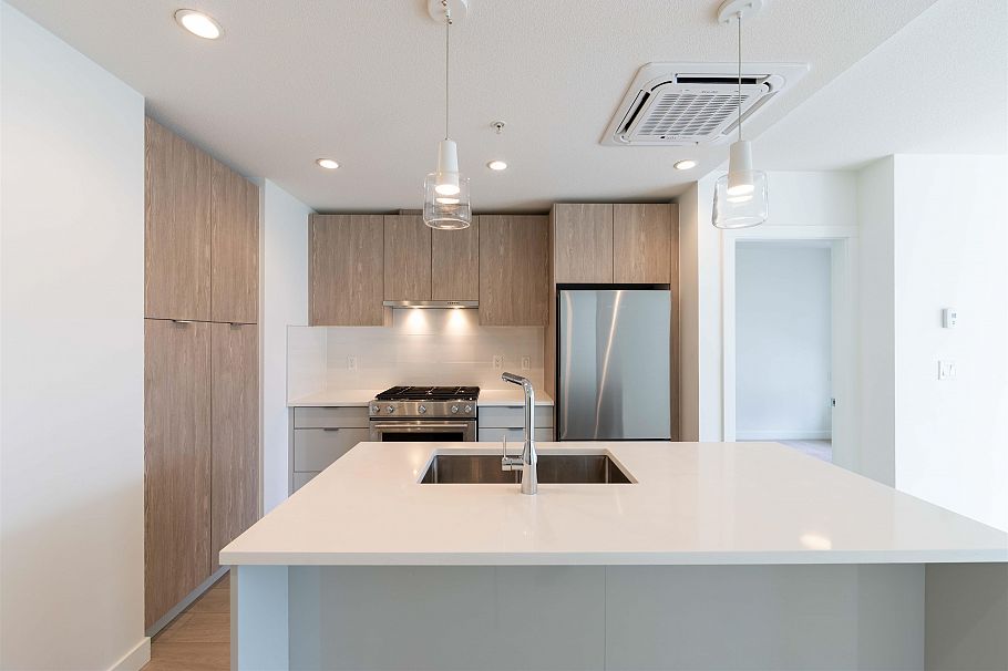 203 108 E 8th Street North Vancouver, BC - 3