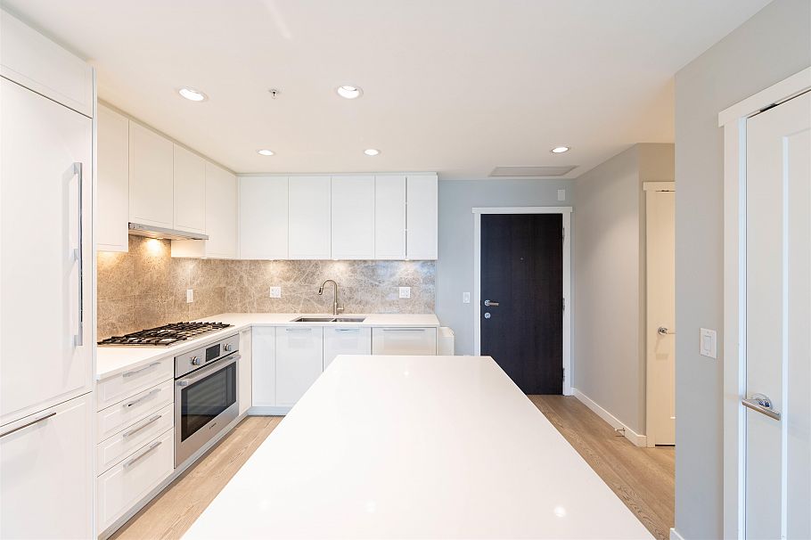 504 118 Carrie Cates Court North Vancouver, BC - 5
