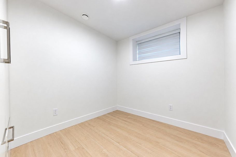 2975 E 42nd Avenue Vancouver, BC - 34