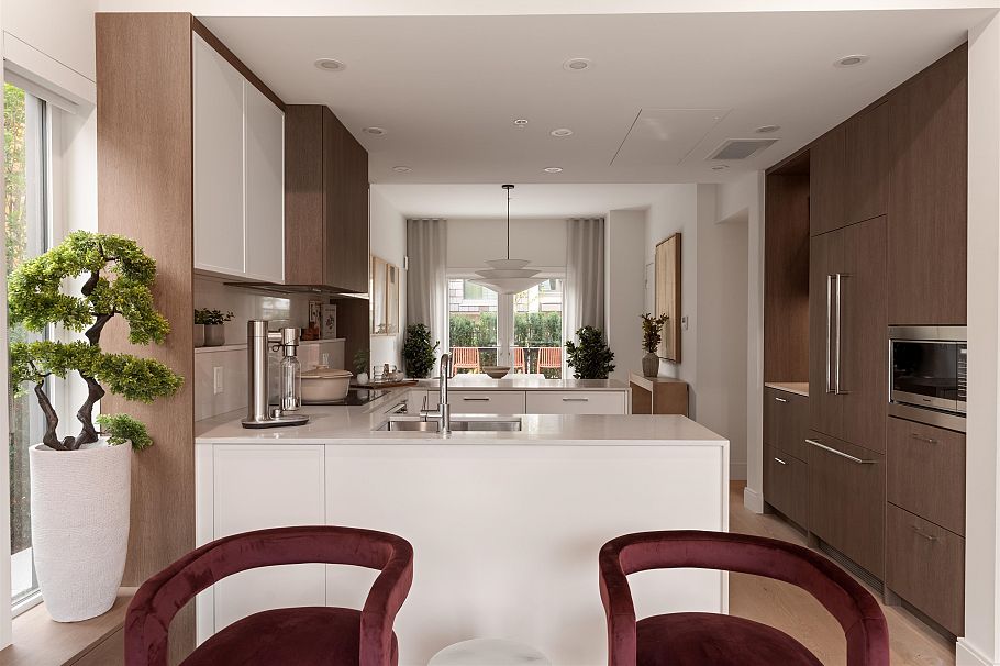 386 W 45th Avenue Vancouver, BC - 3