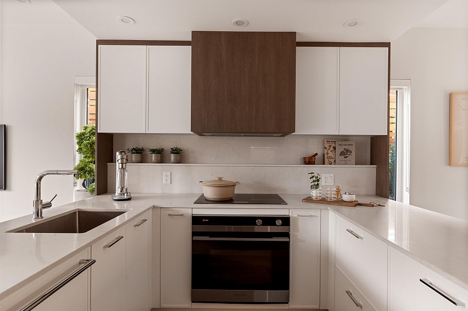 386 W 45th Avenue Vancouver, BC - 4