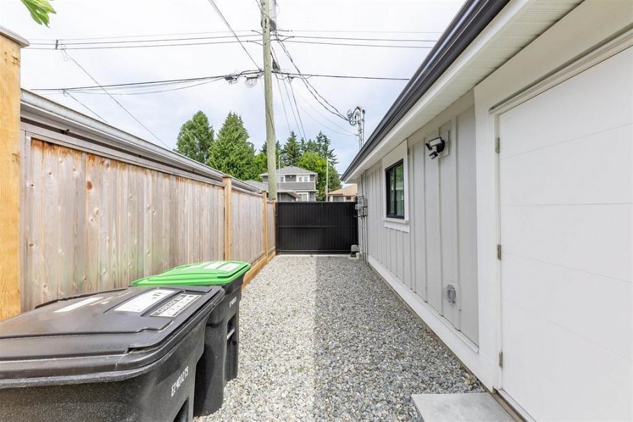 2975 E 42nd Avenue Vancouver, BC - 37