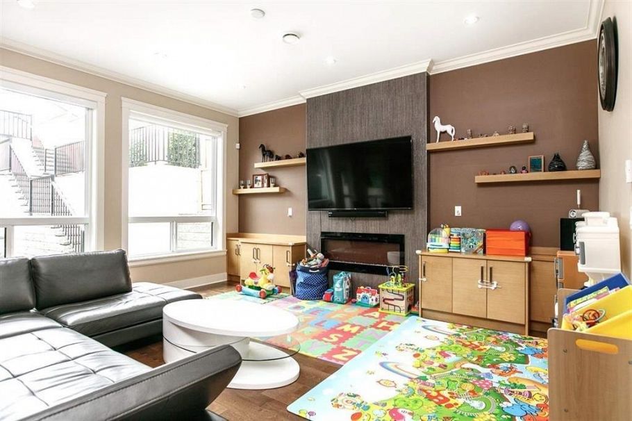 1132 Cloverley Street North Vancouver, BC - 10