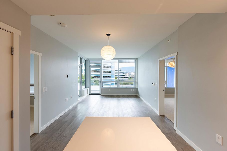 504 118 Carrie Cates Court North Vancouver, BC - 3