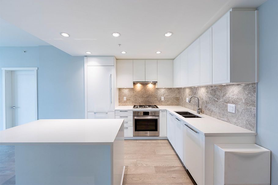 504 118 Carrie Cates Court North Vancouver, BC - 4
