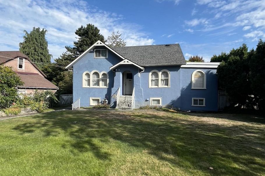 579 W 24th Avenue Vancouver, BC - 1