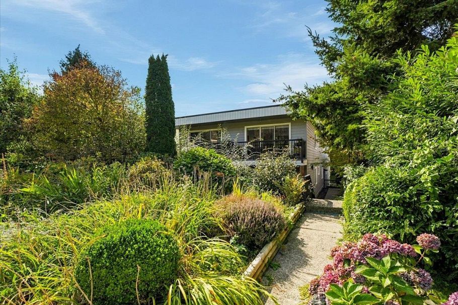 6 137 E 5th Street North Vancouver, BC - 1