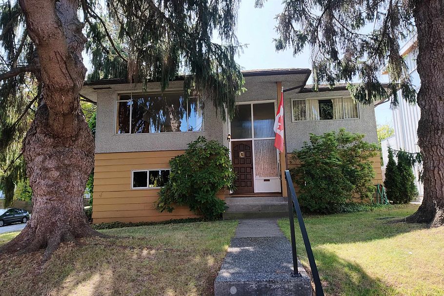 492 Aubrey Place Vancouver, BC - 1