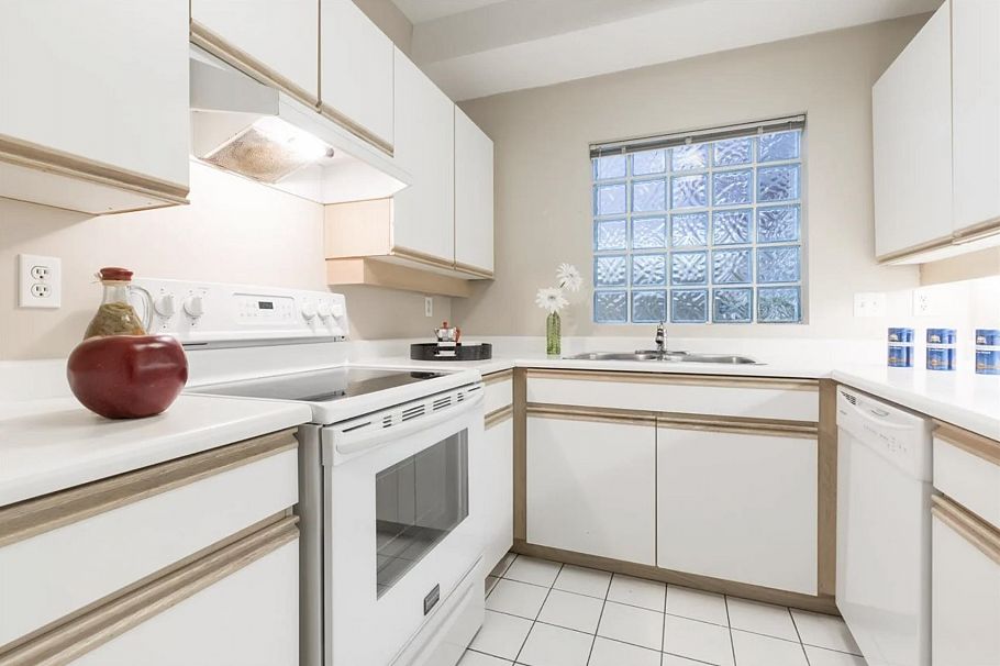 106 125 W 18th Street North Vancouver, BC - 8