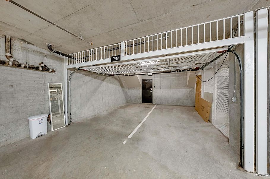 989 W 38th Avenue Vancouver, BC - 4