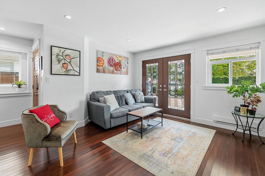 318 W 18th Street North Vancouver, BC - 27