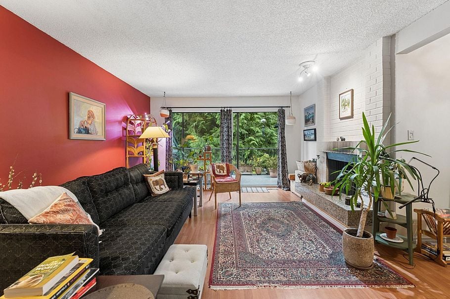 834 Hendecourt Road North Vancouver, BC - 2