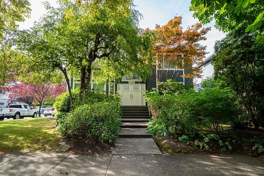 2308 W 14th Avenue Vancouver, BC - 1