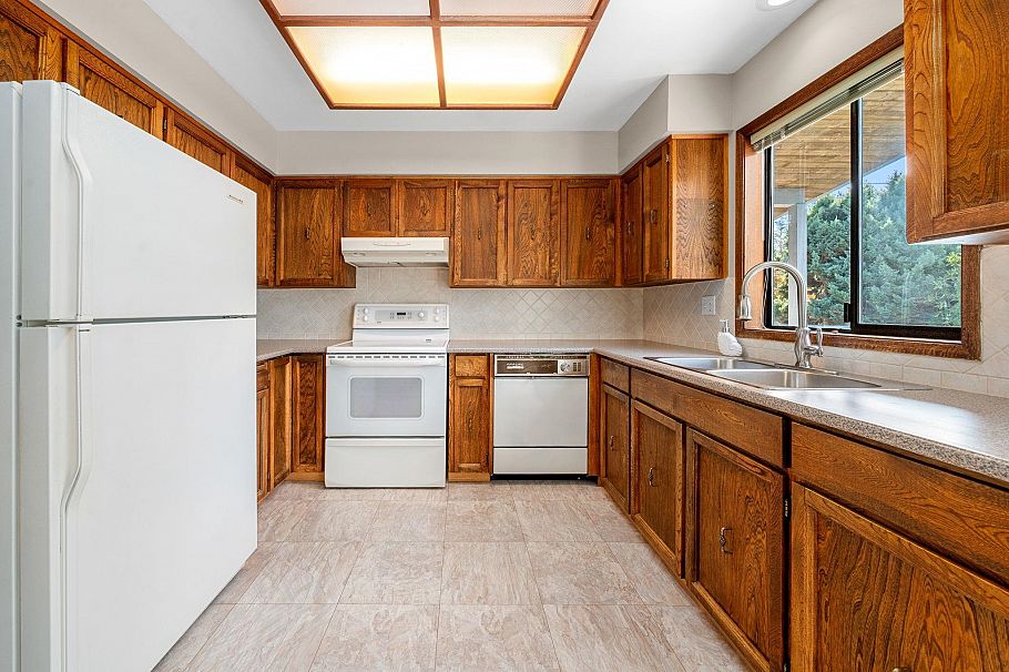 3833 Lynn Valley Road North Vancouver, BC - 12