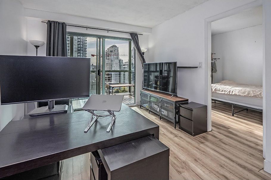 905 1188 Howe Street Vancouver, BC - 10