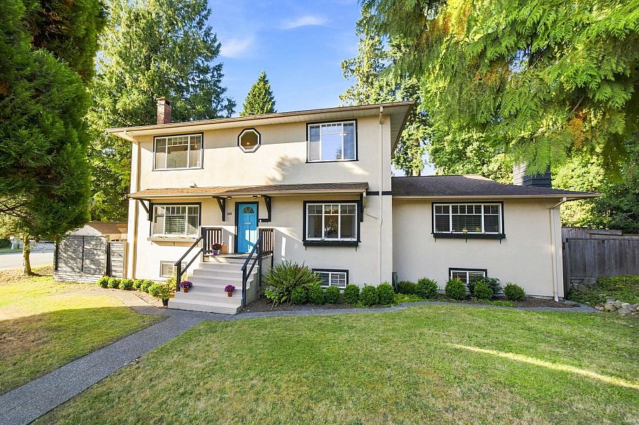 300 E 25th Street North Vancouver, BC - 1