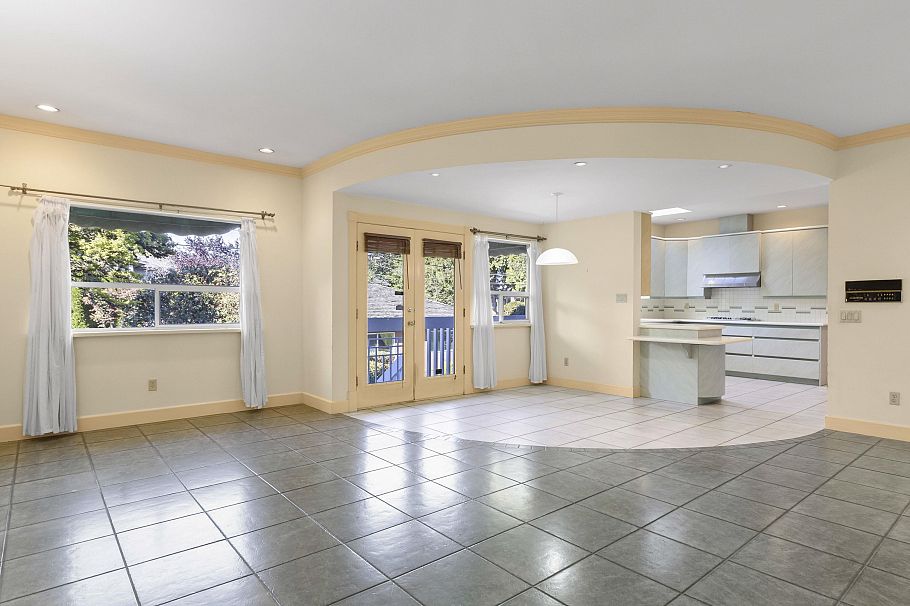 2677 W 34th Avenue Vancouver, BC - 17