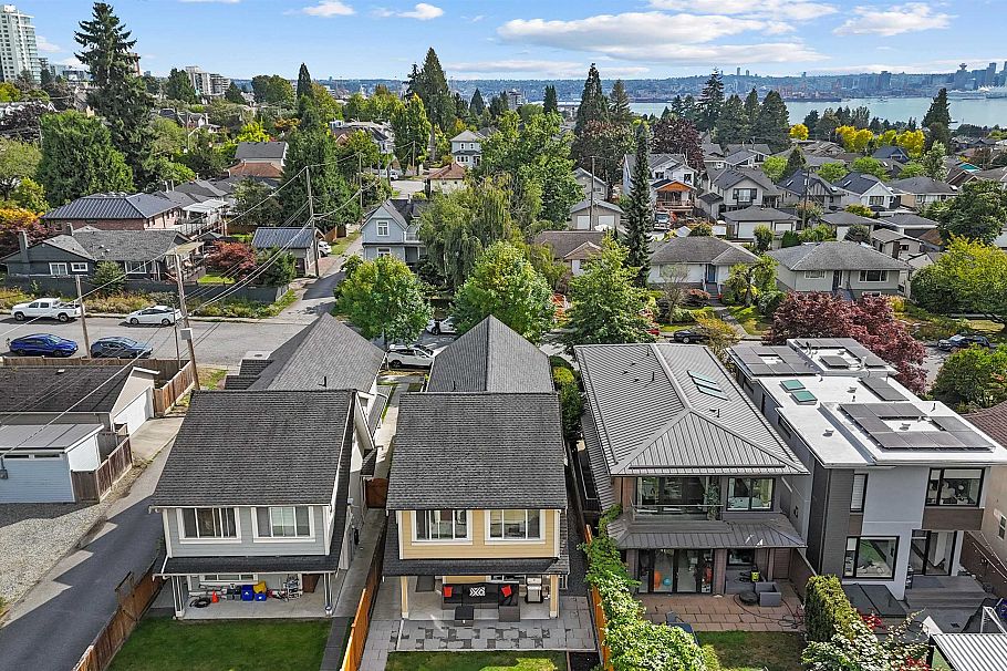 318 W 18th Street North Vancouver, BC - 39