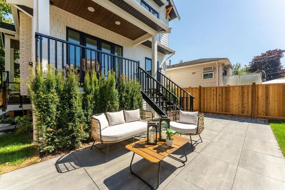 2598 E 16th Avenue Vancouver, BC - 3